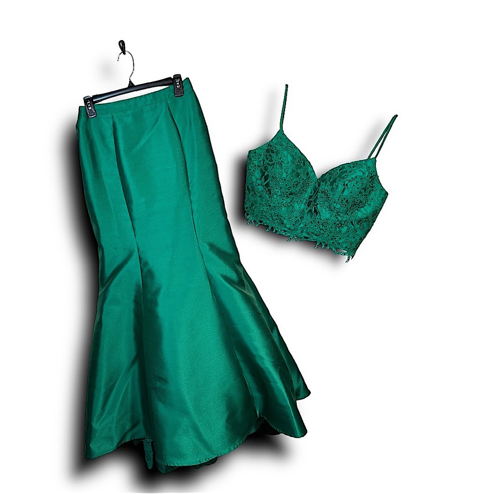 2 pc prom dress Emerald lace top with mermaid style w/netting skirt size 8/10